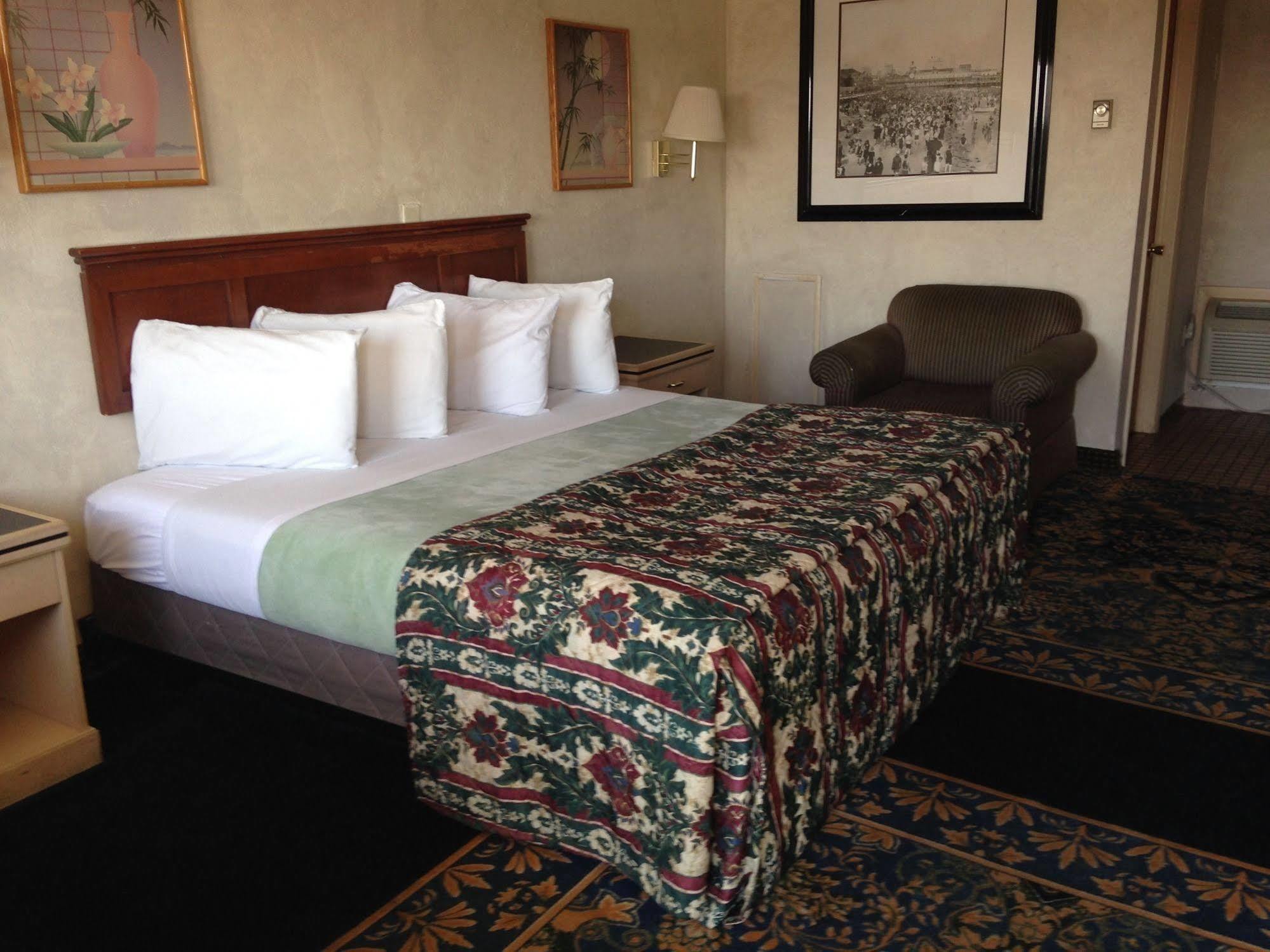 Super 8 By Wyndham Hazleton Motel Luaran gambar